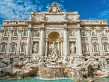 Đài phun nước Trevi (The Trevi Fountain):